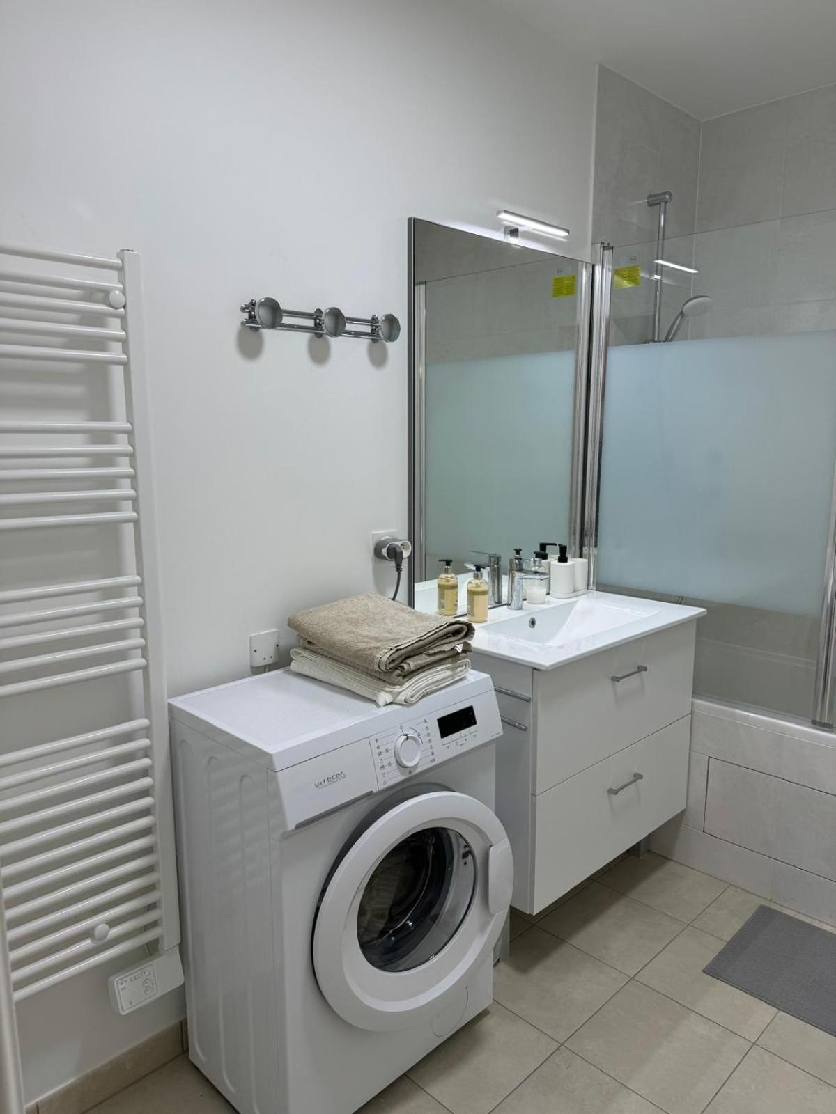 Residence Marceau Drancy Bagian luar foto